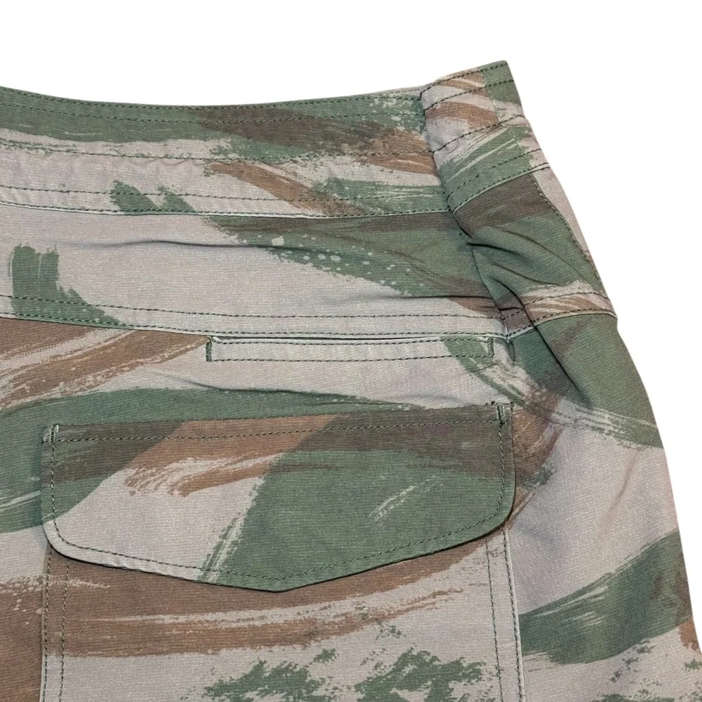 Roark Layover Trail Shorts Mens 38 Camo Hybrid Stretch Zip Pocket Hiking Outdoor